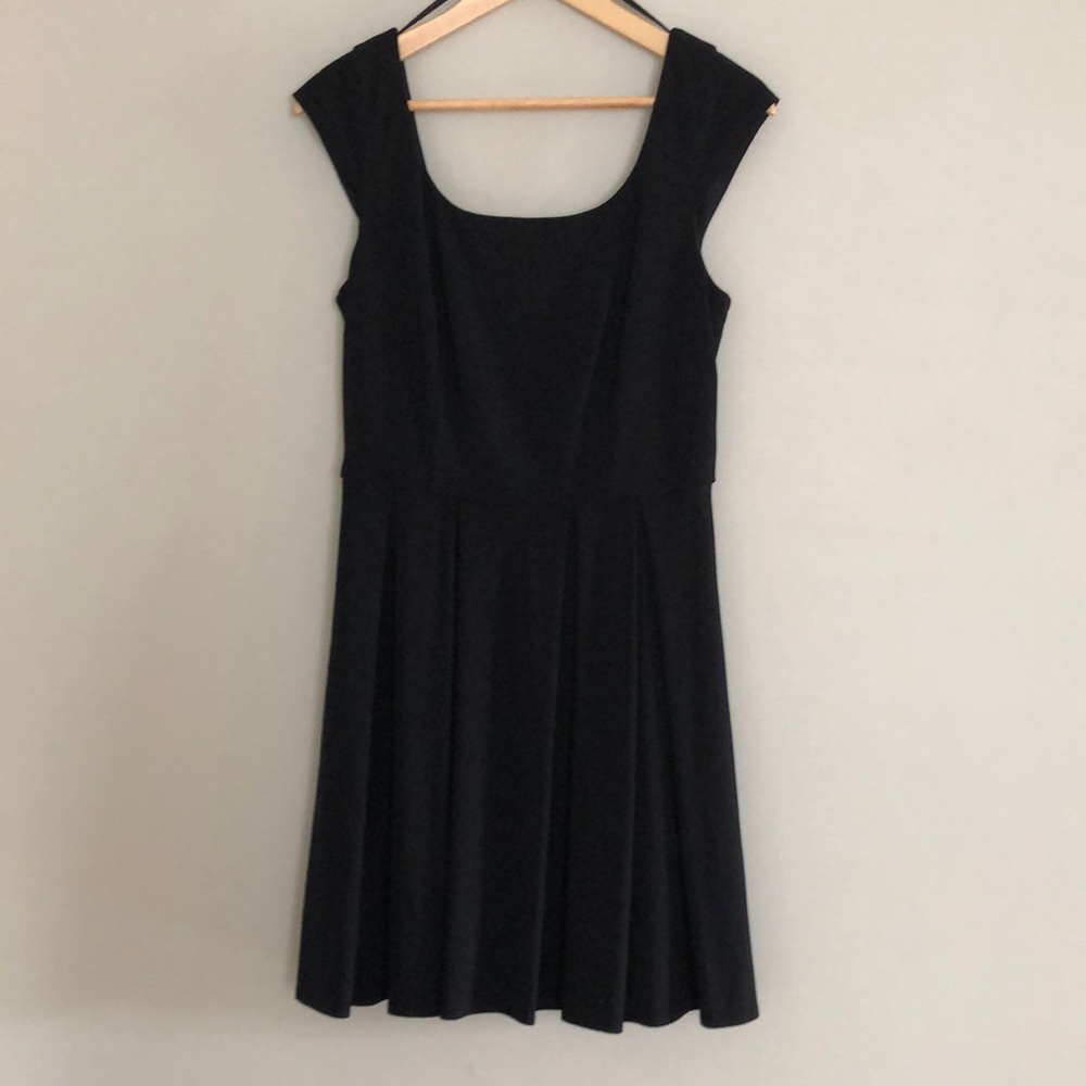 Le Chateau Black Pleated Cap sleeve Mini Dress